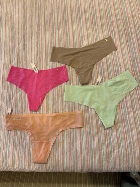 Victoria's Secret Women’s ' Seamless Thong Pack -Hot Pink, Mint, Tan, Peach NWT